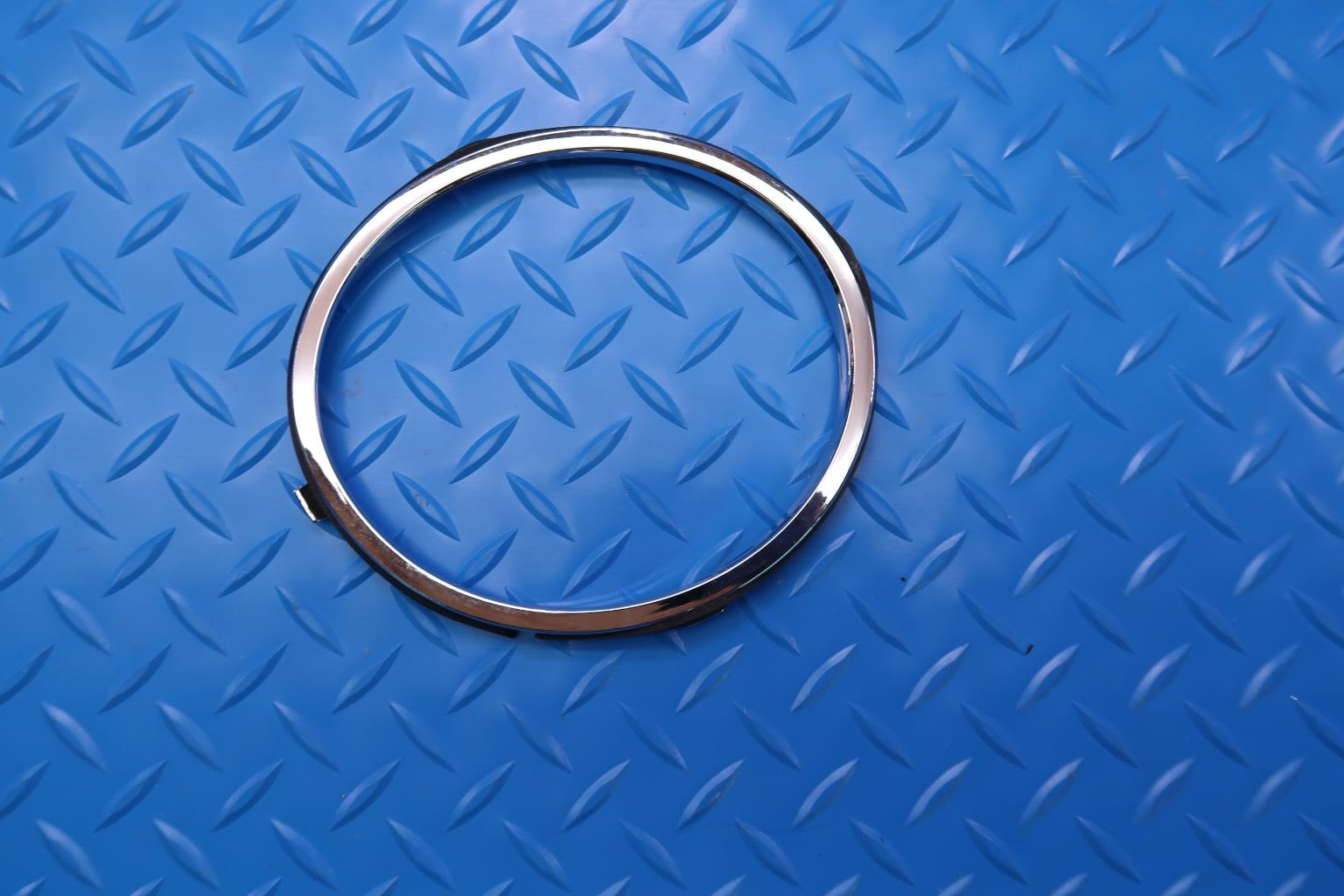 Bentley Mulsanne right outer chrome headlight ring #12774