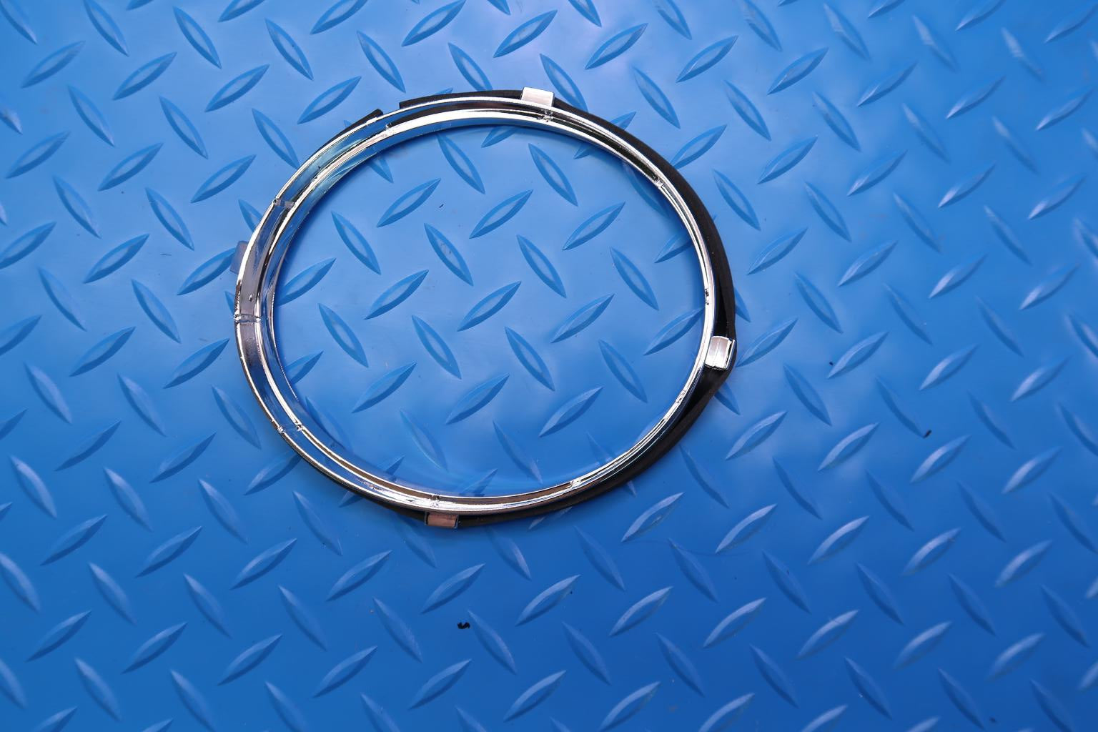 Bentley Mulsanne right outer chrome headlight ring #12774