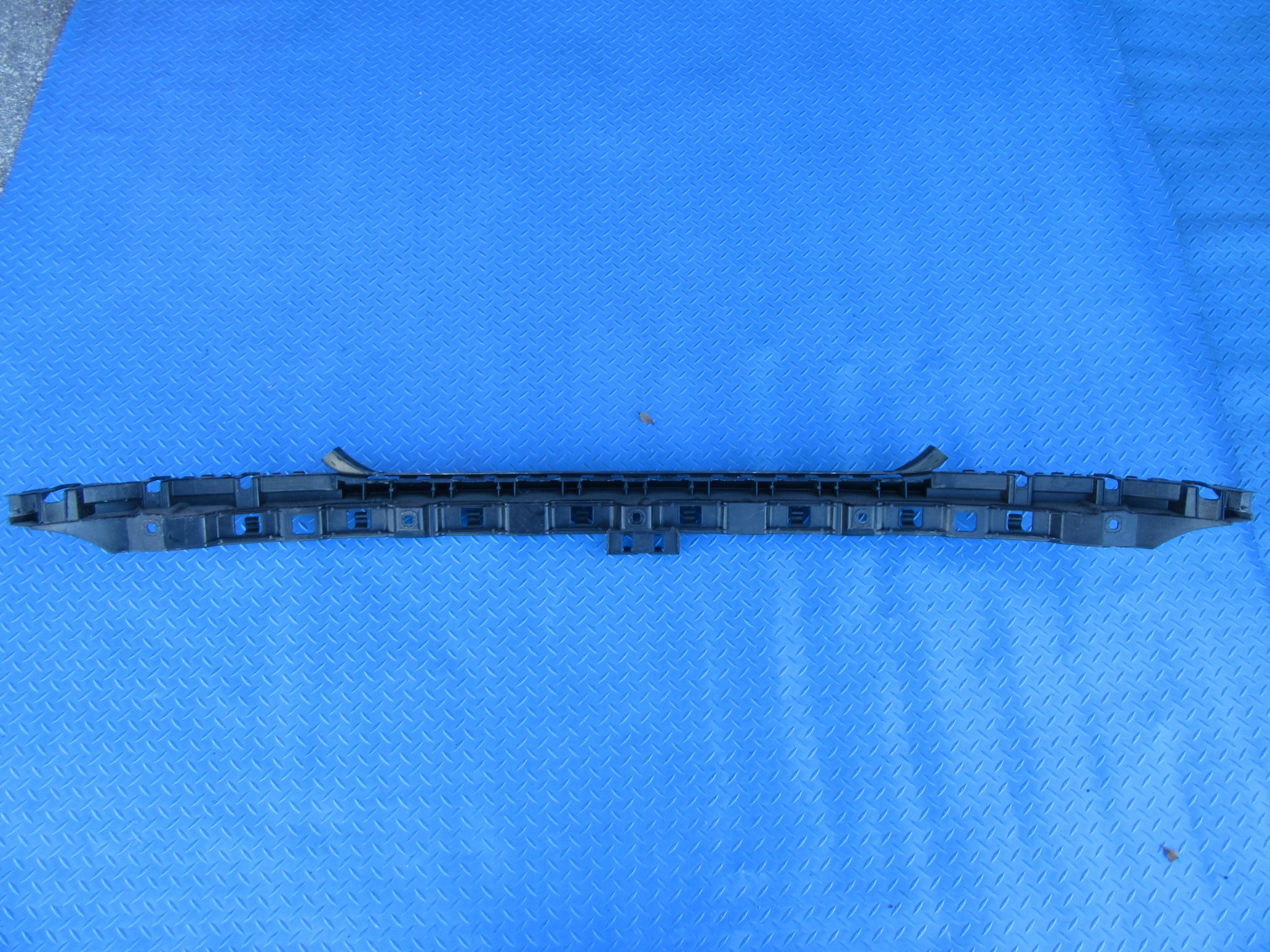 Rolls Royce Dawn Wraith rear bumper center guide bracket #4040