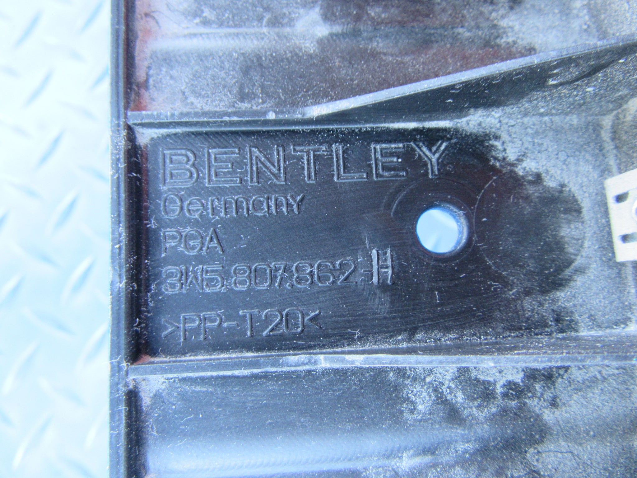 Bentley Continental Flying Spur rear bumper retaining strip #4041