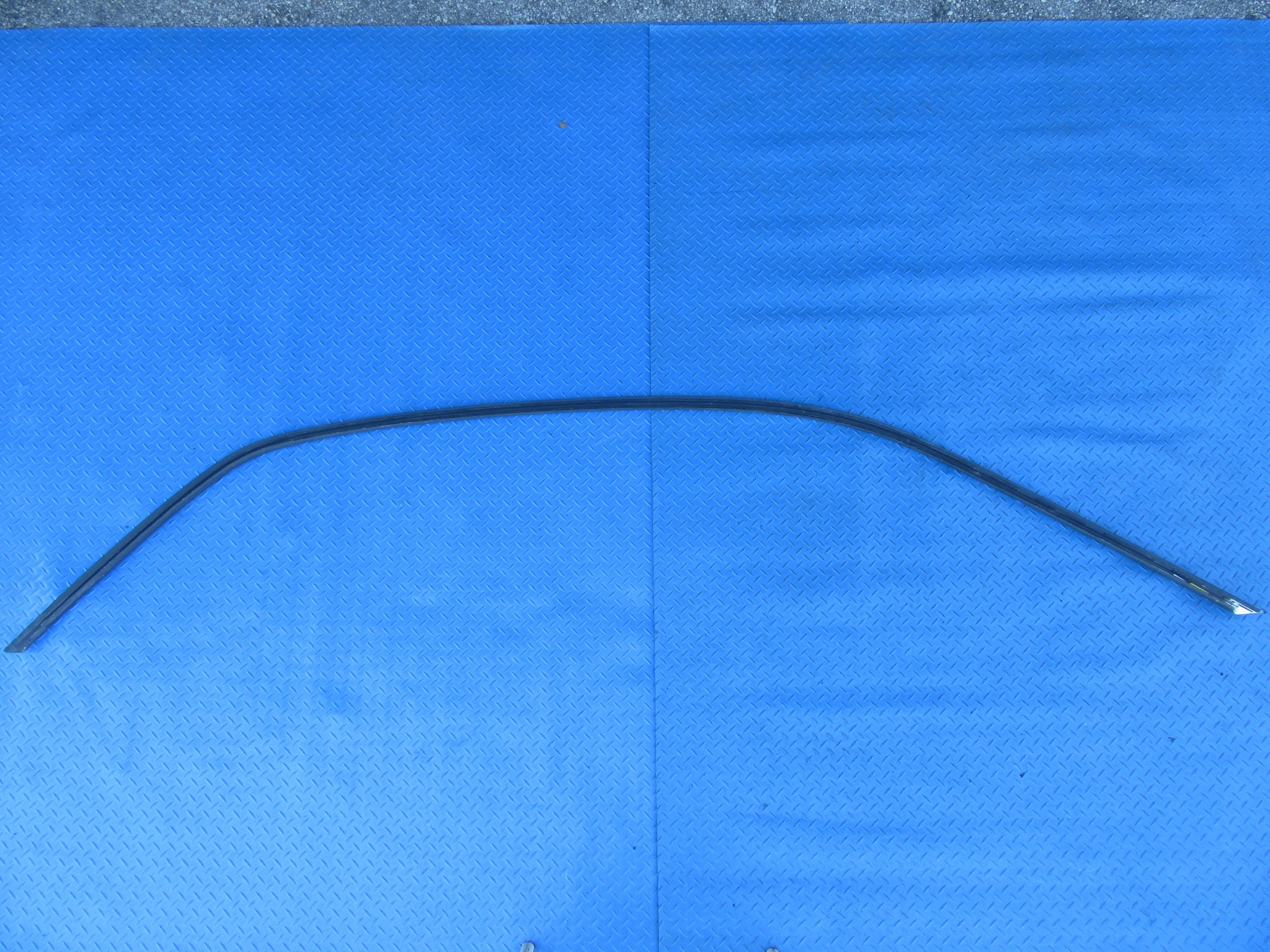 Rolls Royce Ghost left roof frame side trim #4050