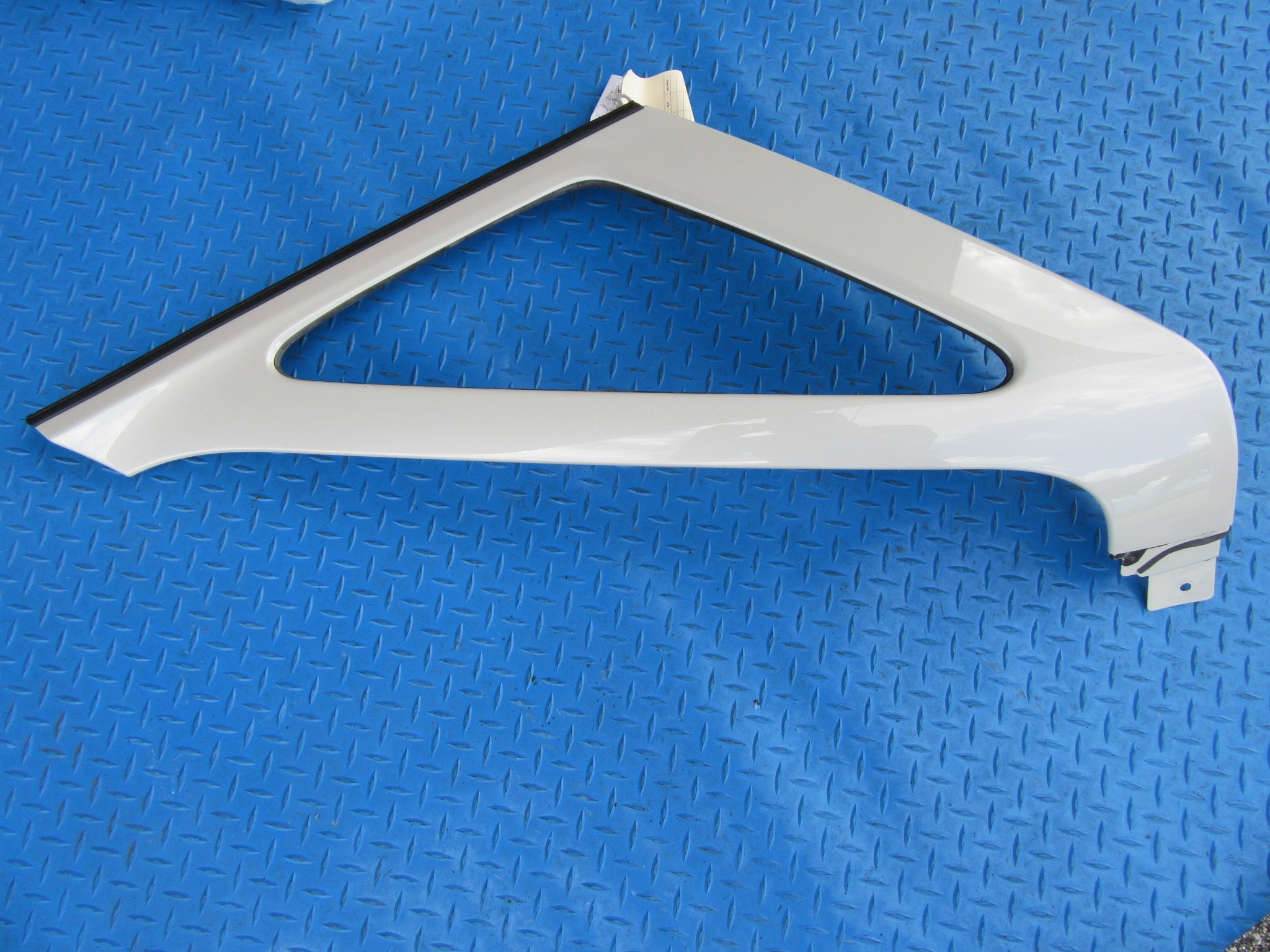 Rolls Royce Phantom Drophead right front vent glass trim #0560