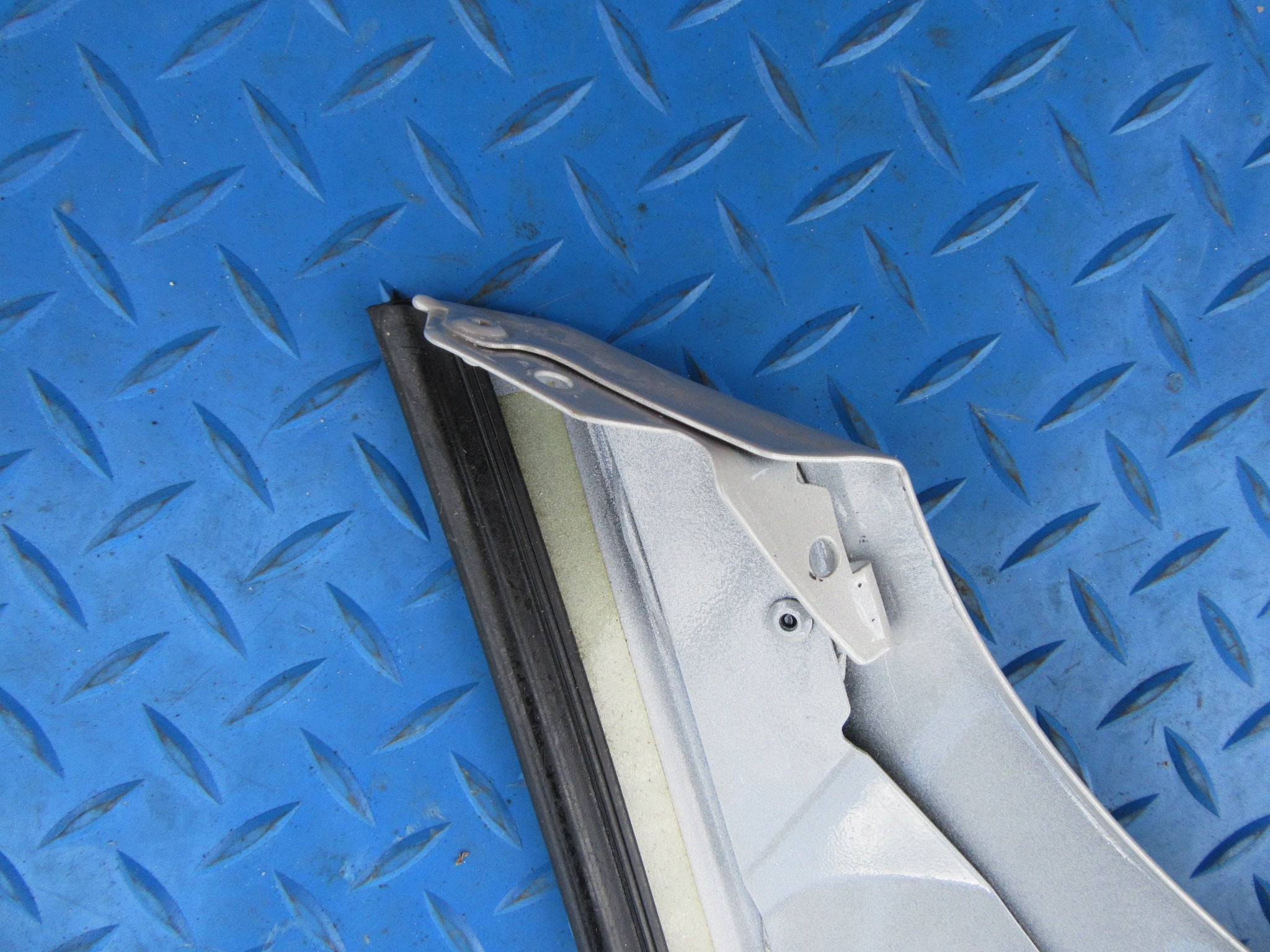 Rolls Royce Phantom Drophead right front vent glass trim #0560