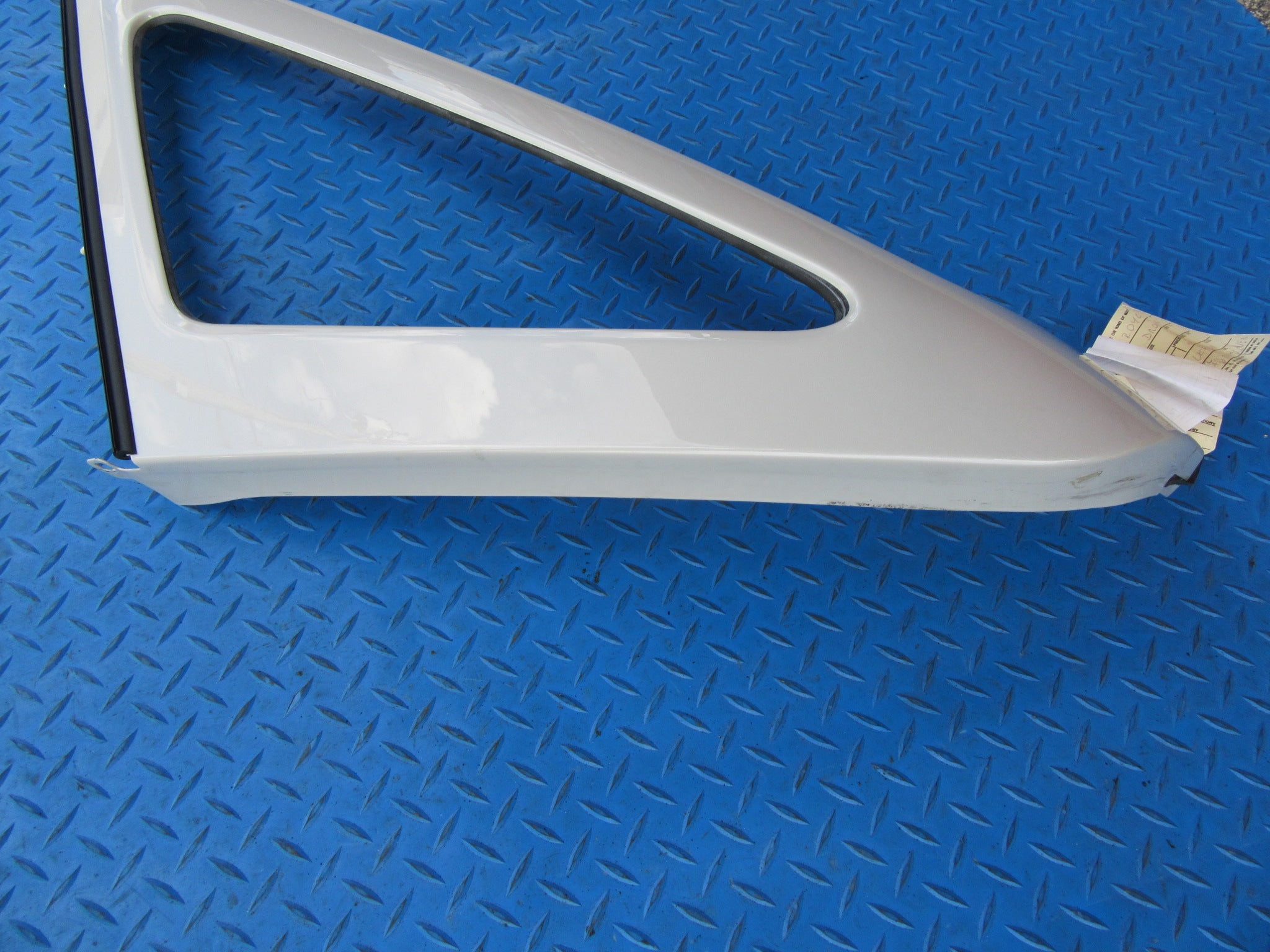 Rolls Royce Phantom Drophead left front vent glass trim #0559