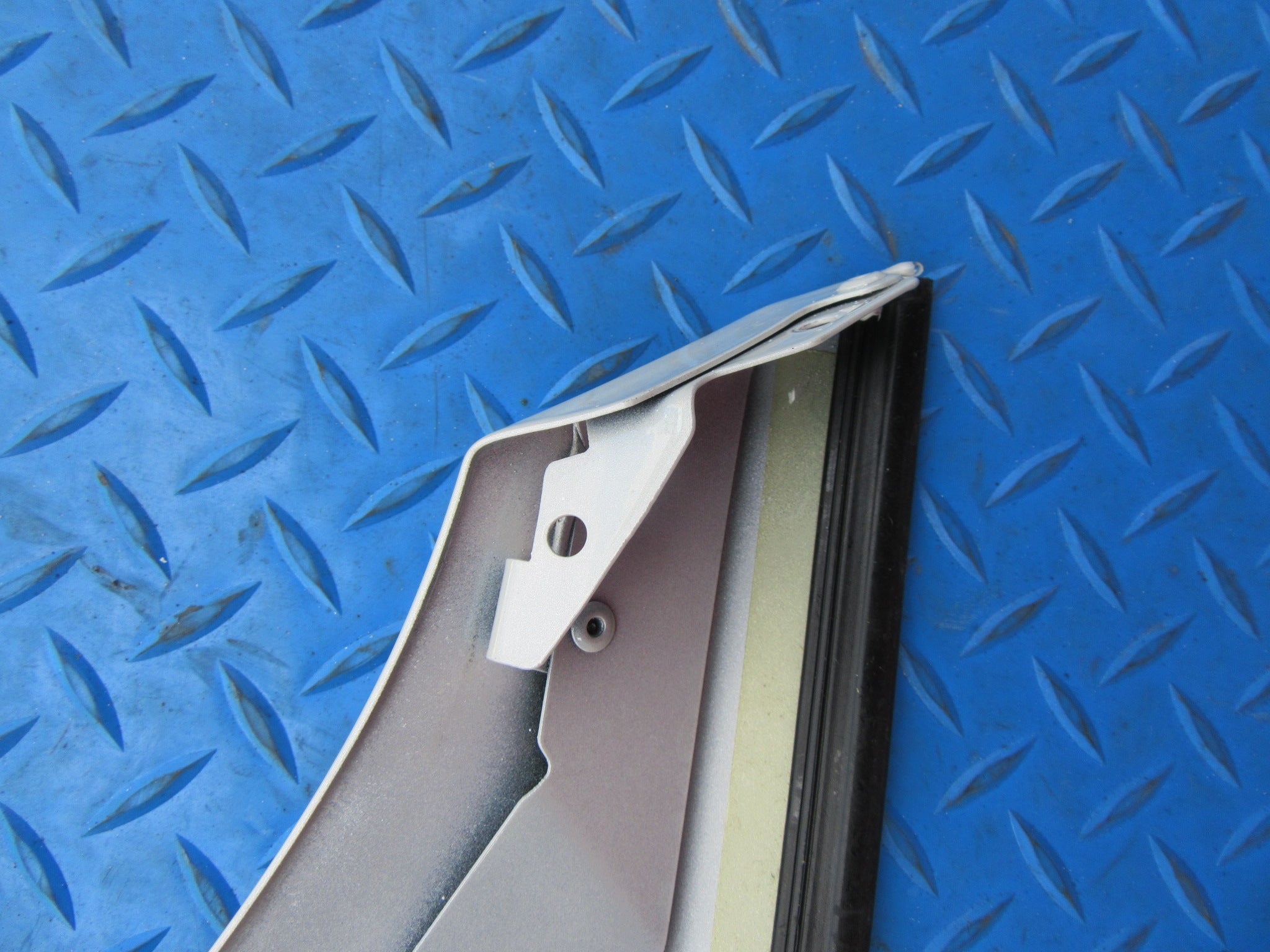 Rolls Royce Phantom Drophead left front vent glass trim #0559