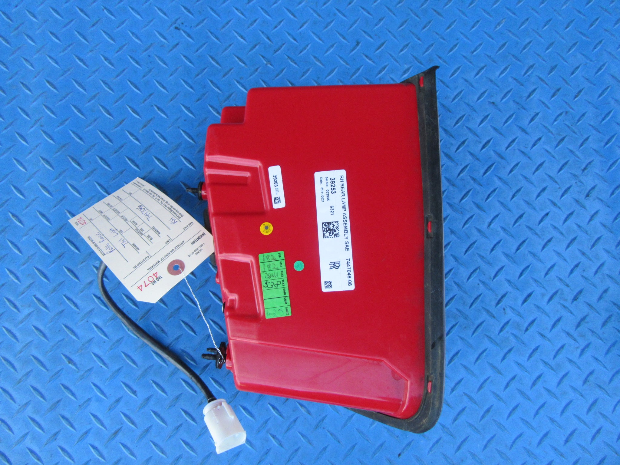 Rolls Royce Cullinan right tail light #4074