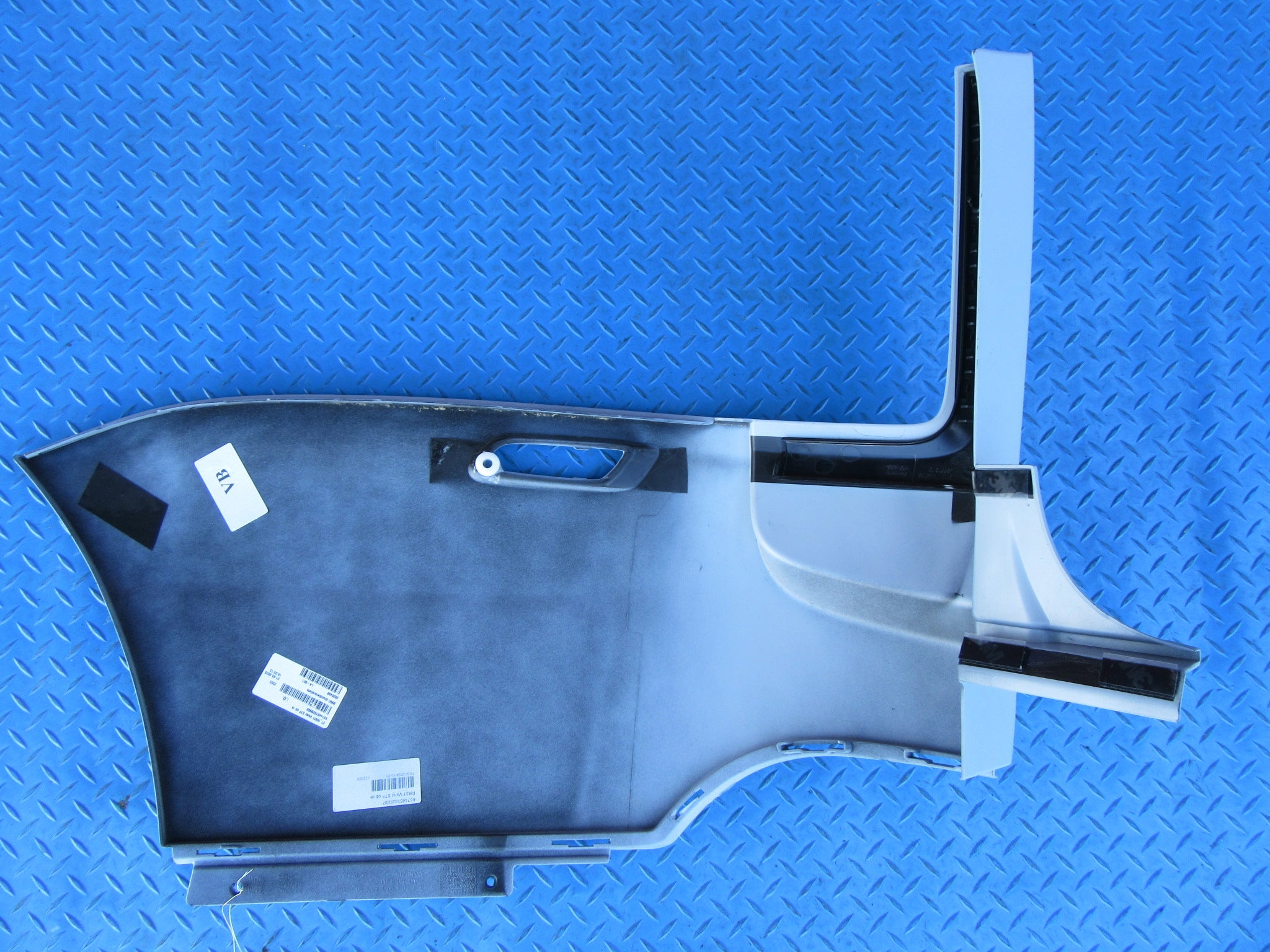 Rolls Royce Cullinan right rear bumper end panel NEW #4501
