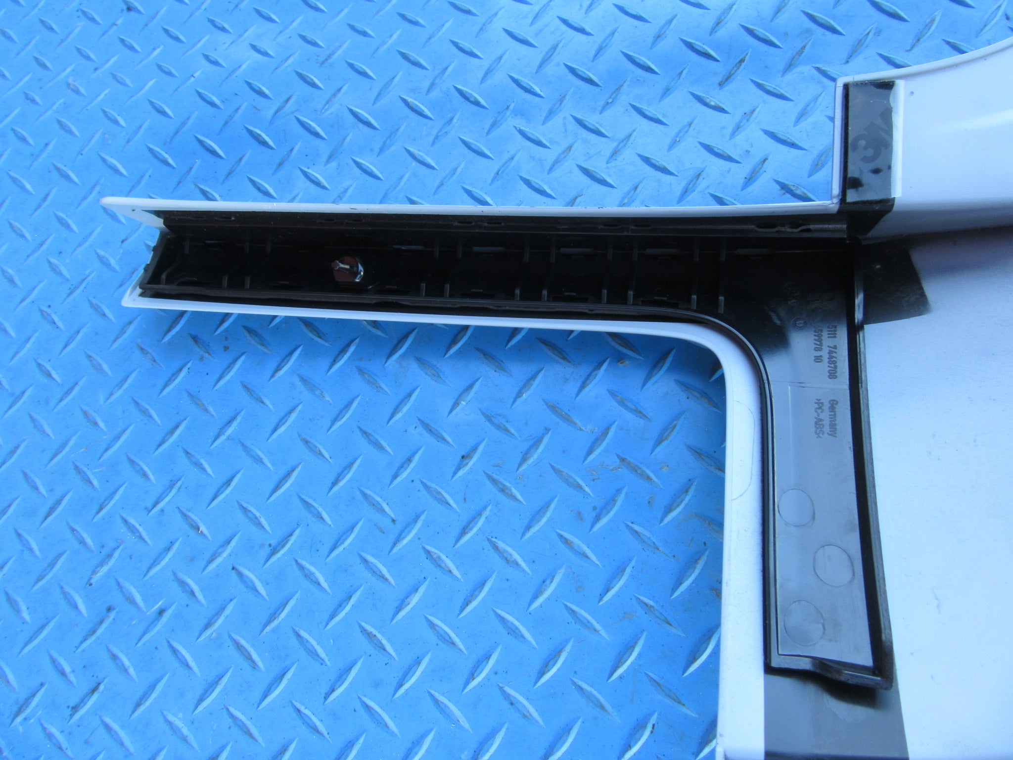 Rolls Royce Cullinan right rear bumper end panel NEW #4501
