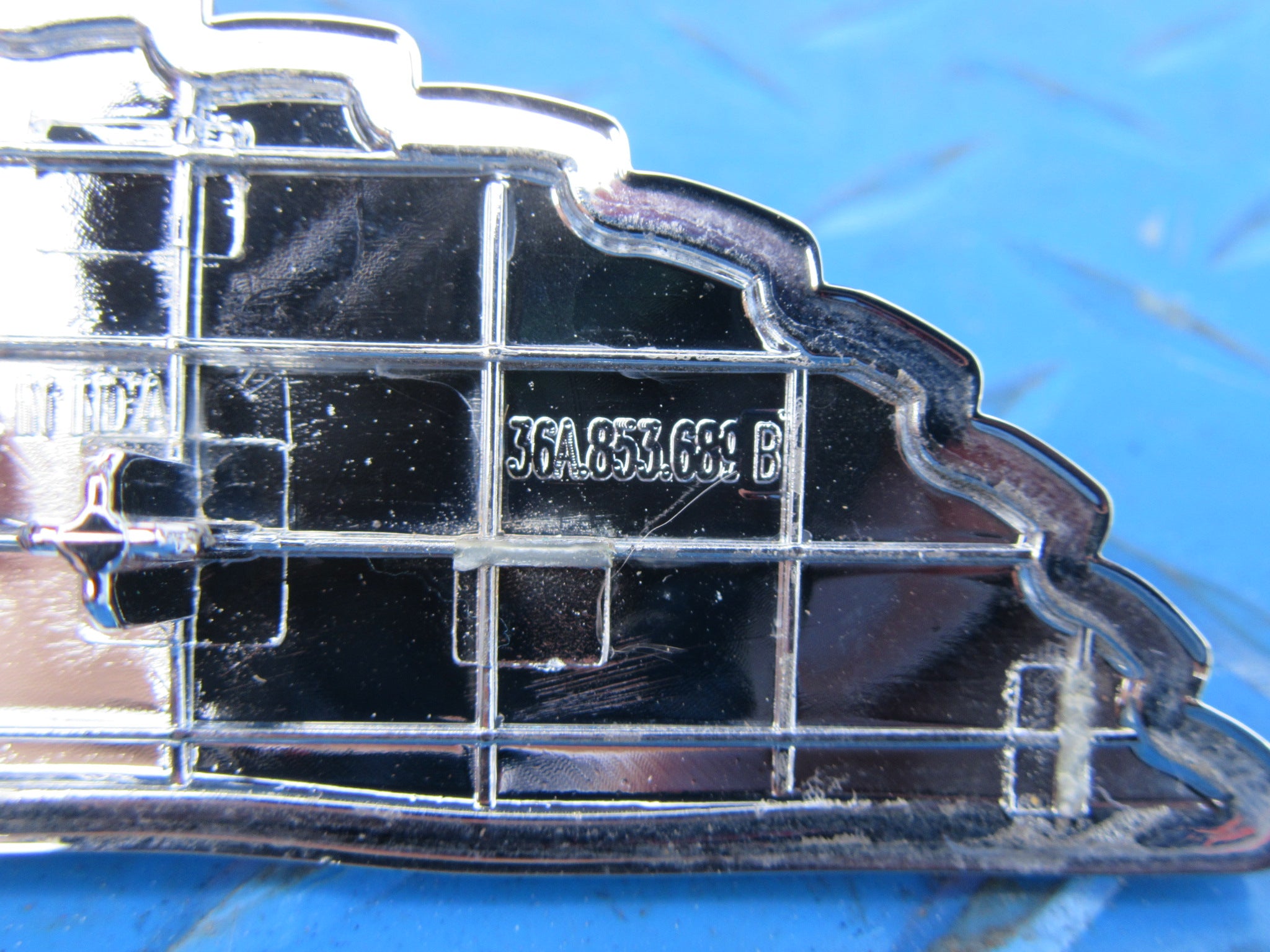 Bentley Bentayga rear trunk wings badge #4092