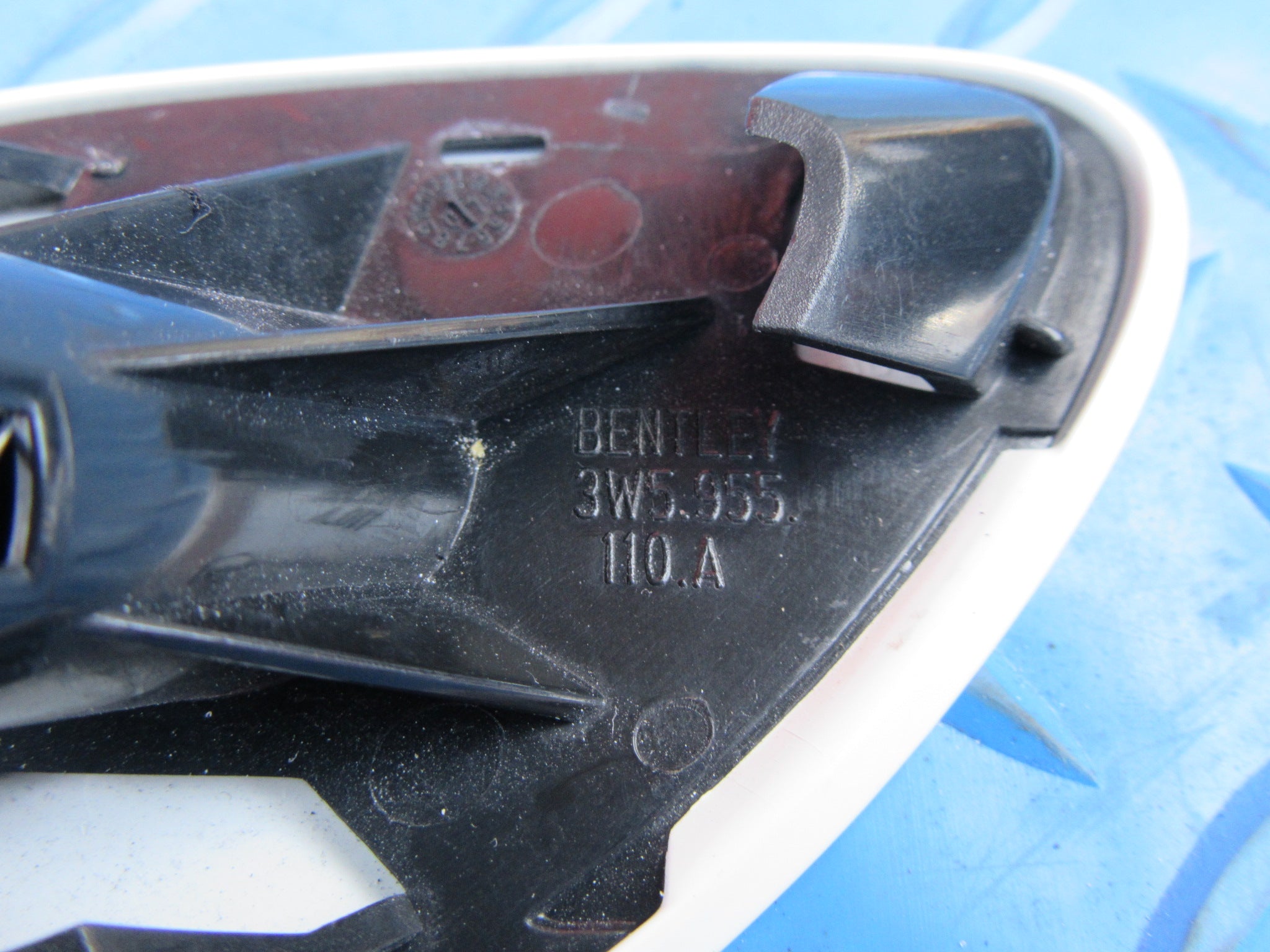 Bentley Continental Flying Spur right headlight washer cover #4085