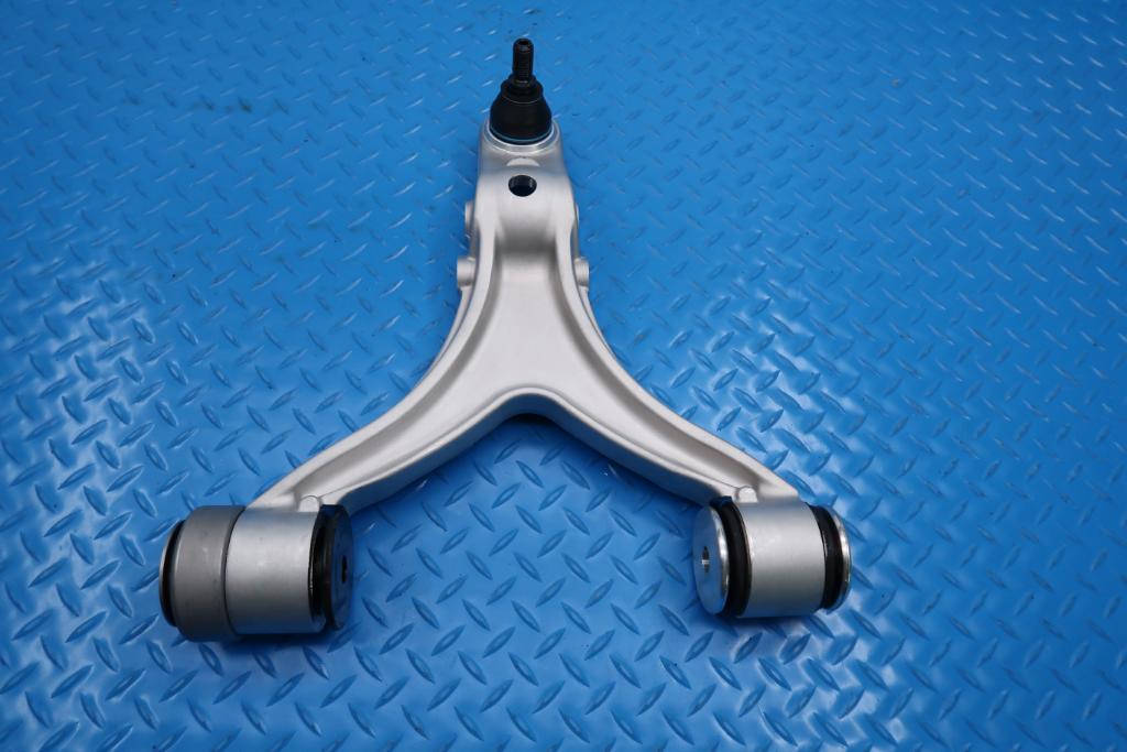 Maserati Quattroporte Granturismo left & right suspension control arms & spindles #12386