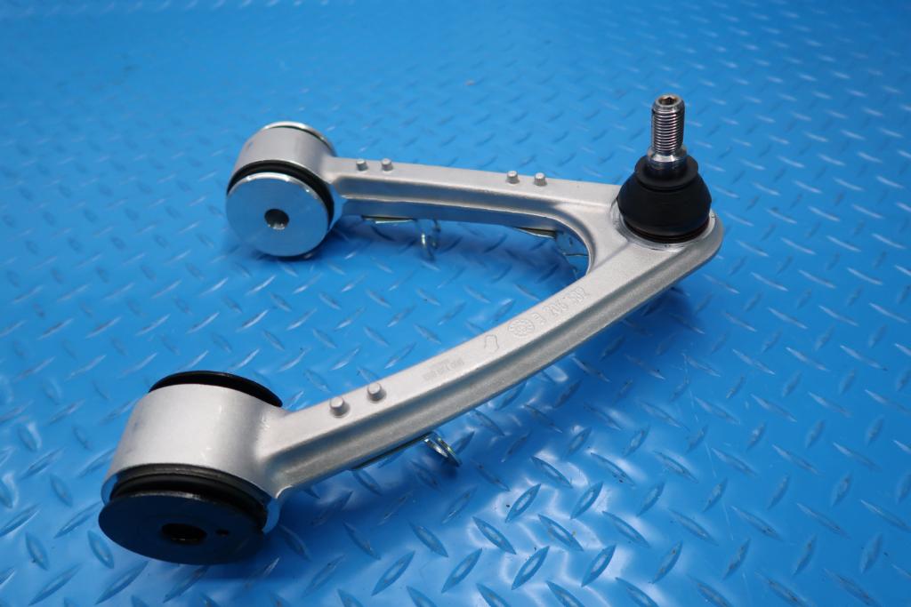 Maserati Quattroporte Granturismo right front suspension control arms & spindle #12392