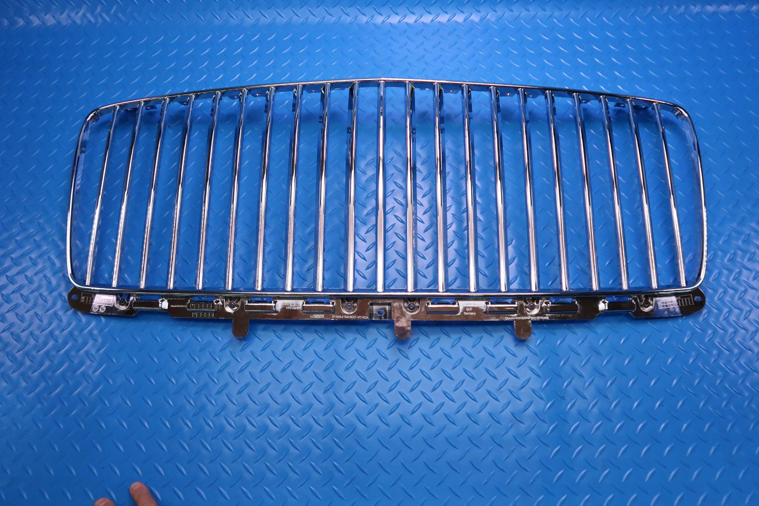 Bentley Bentayga Ewb Azure front chrome + black radiator grille #12827
