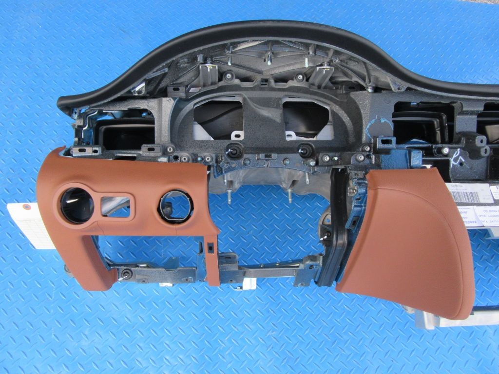 Maserati Quattroporte dashboard tan black #7427