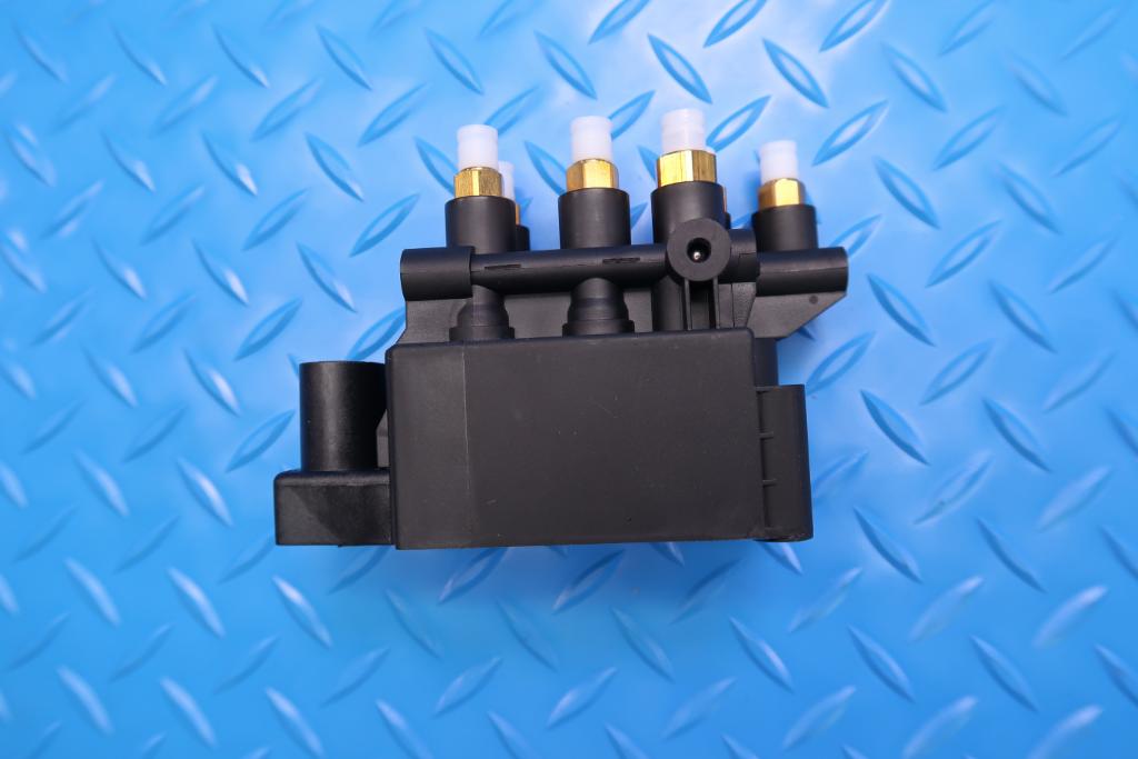 Rolls Royce Cullinan Air Suspension Solenoid Valve Block #12879