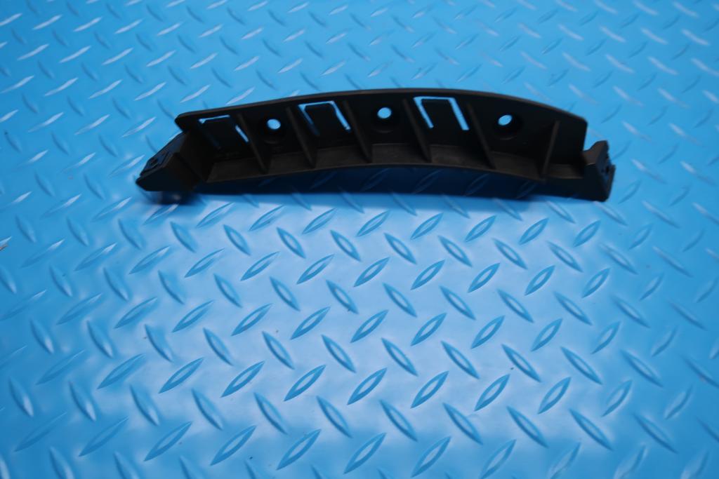Bentley Bentayga front bumper left guide bracket #13060