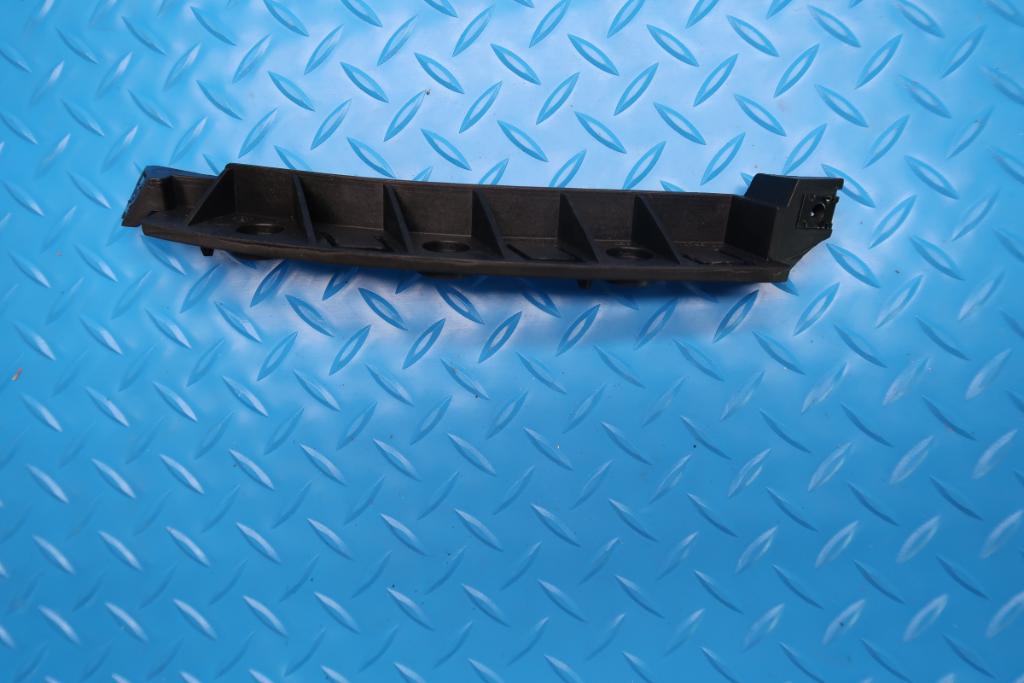 Bentley Bentayga front bumper left guide bracket #13060