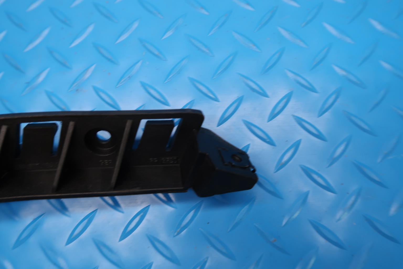 Bentley Bentayga front bumper right guide bracket #13061