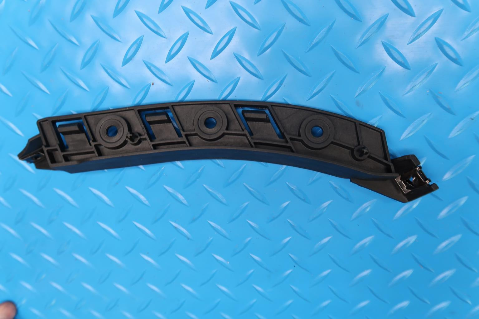 Bentley Bentayga front bumper right guide bracket #13061