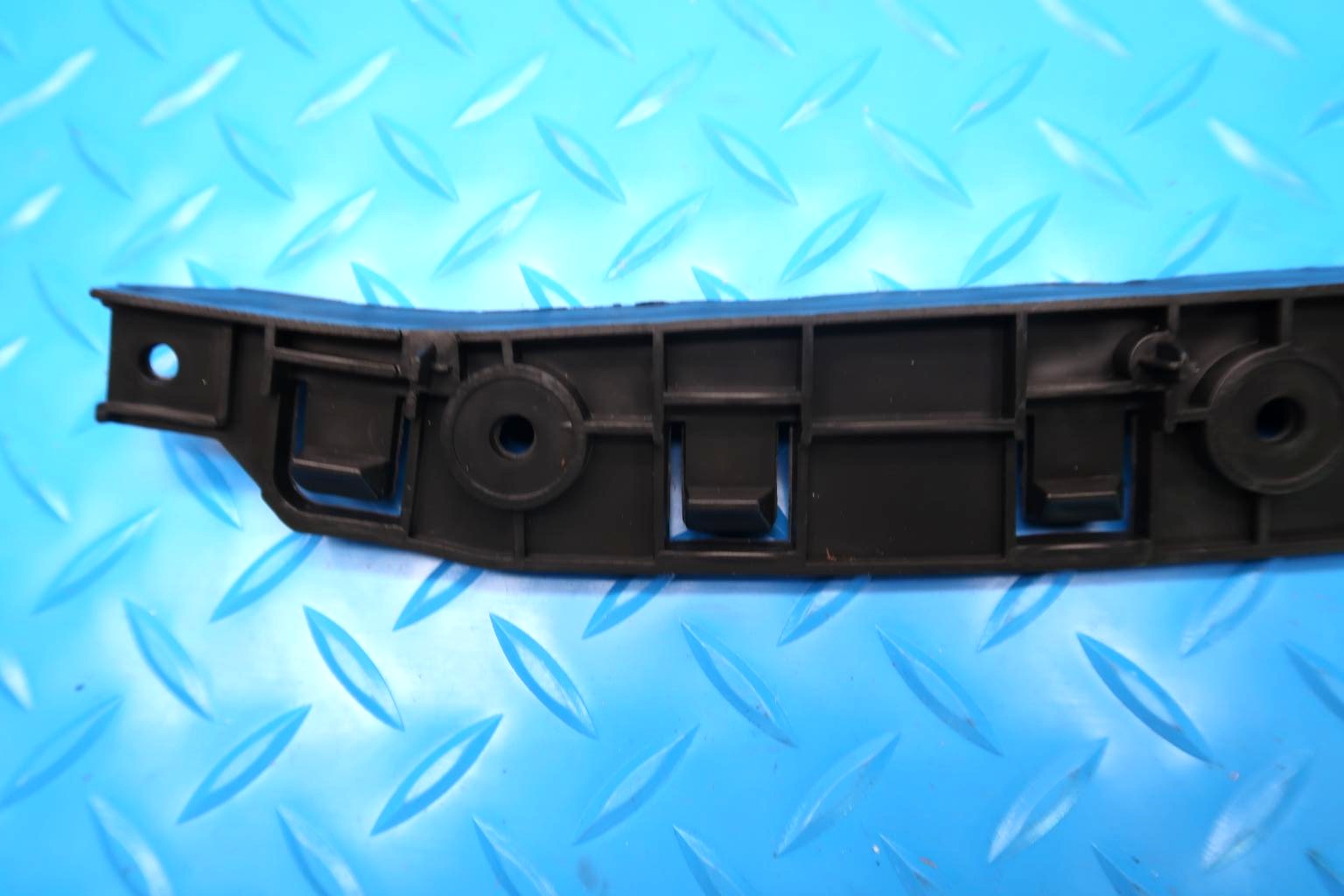 Bentley Bentayga front bumper right outer bracket #13090