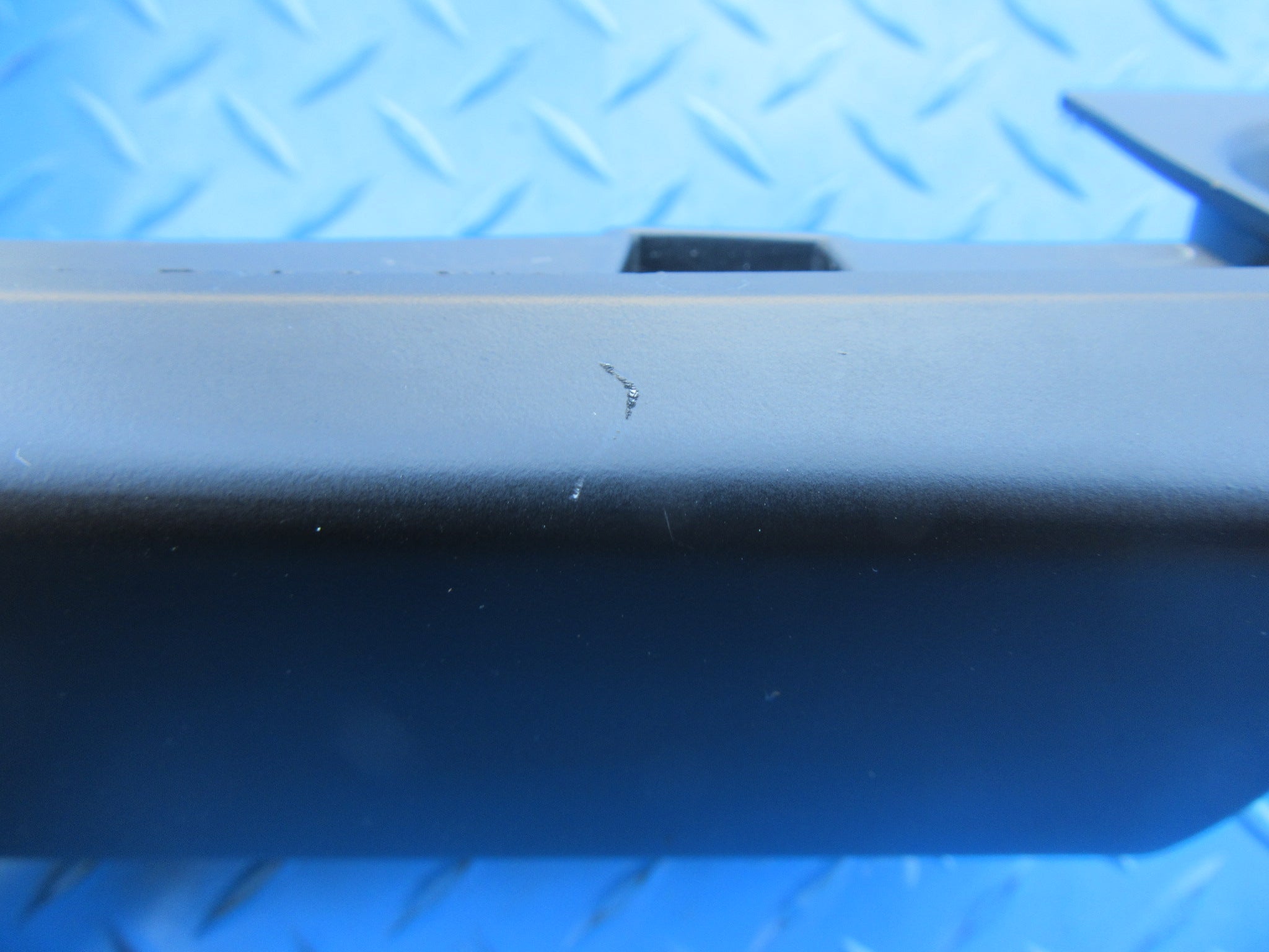 Rolls Royce Cullinan left rocker panel trim #2573