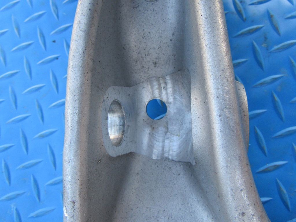 Maserati Quattroporte front left suspension knuckle knee control arms #7735