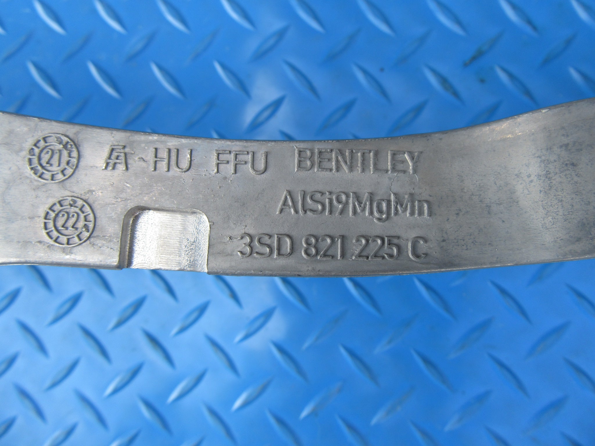 Bentley Continental GT GTC left fender frame mount bracket NEW #2413