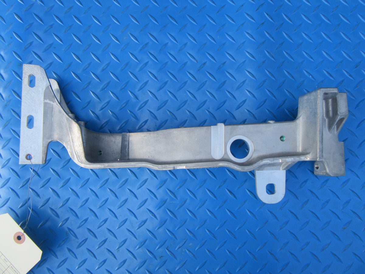 Bentley Continental GT GTC right front mounting bracket #2414