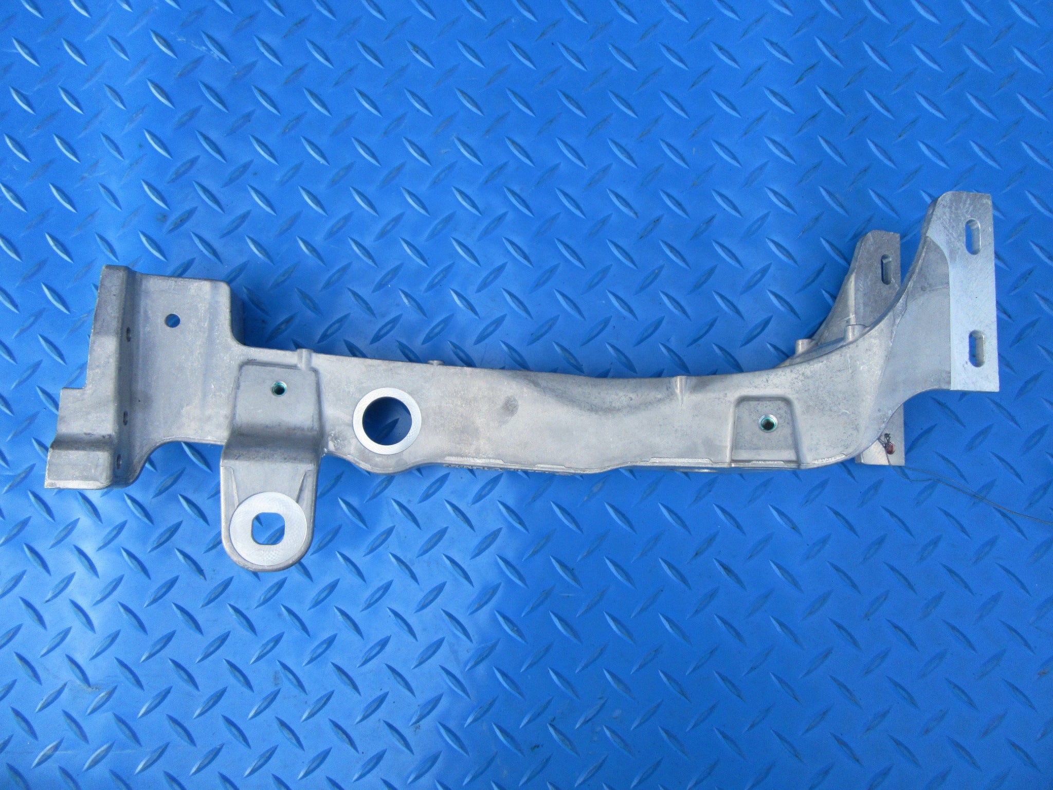 Bentley Continental GT GTC right front mounting bracket #2414