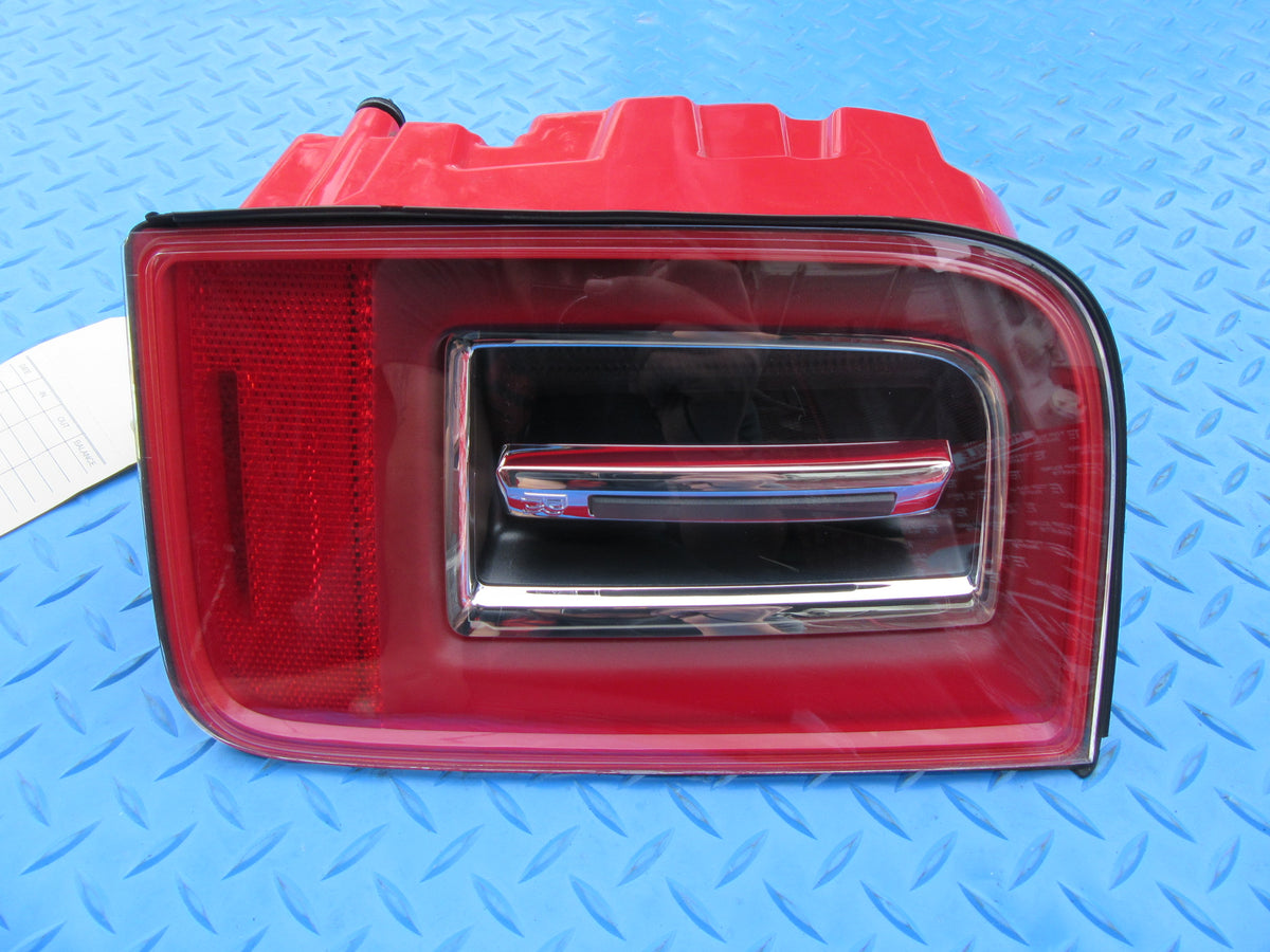 Rolls Royce Cullinan left tail light #2411