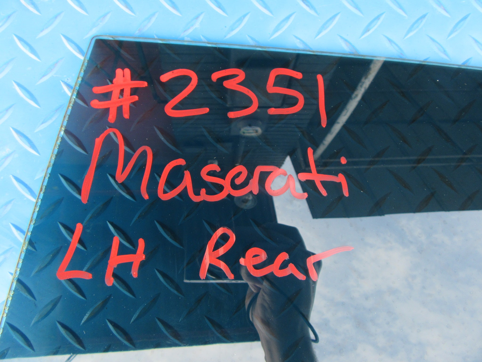 Maserati Quattroporte left rear door window glass #2351