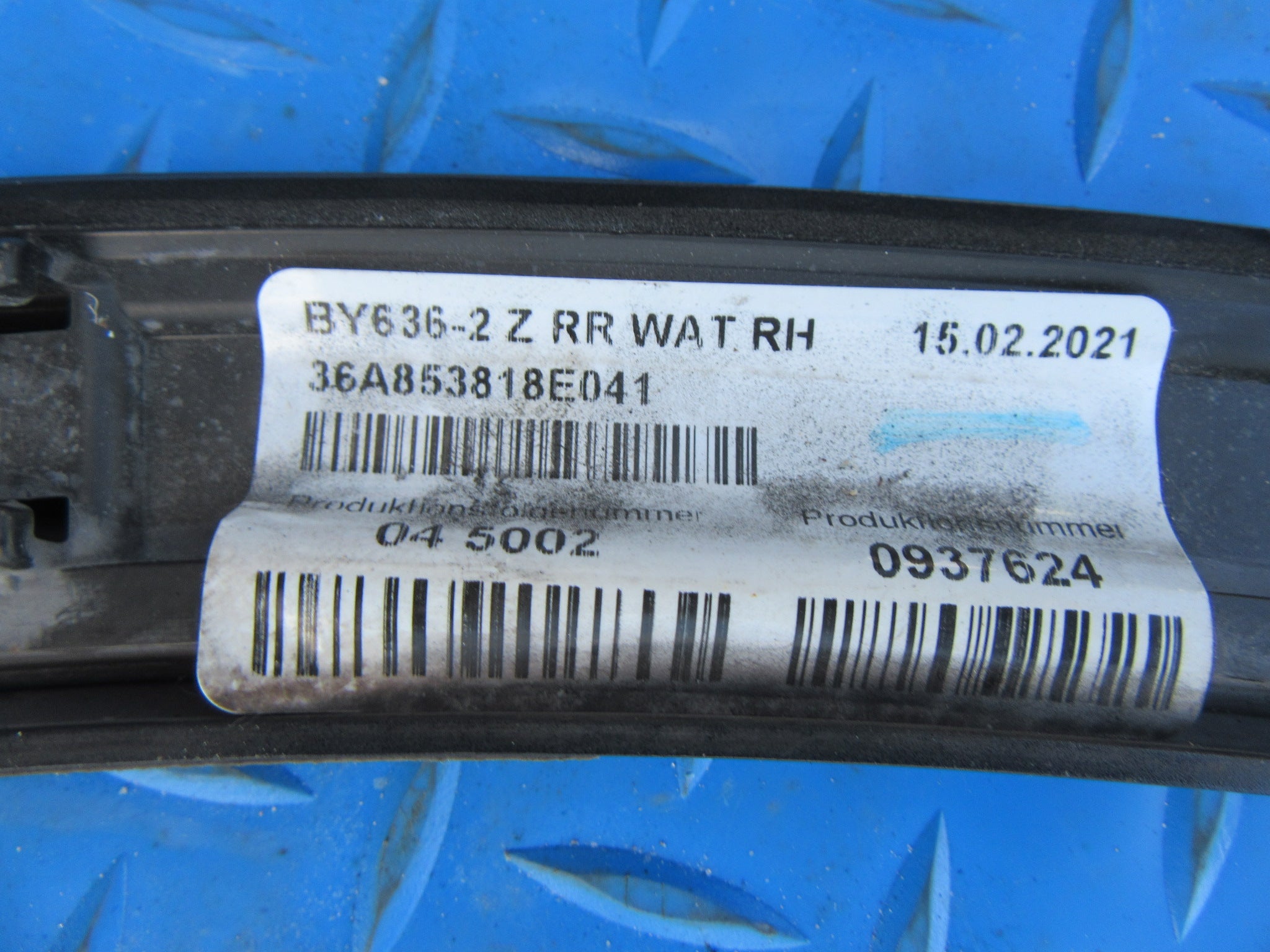 Bentley Bentayga right rear quarter wheel arch trim #2315