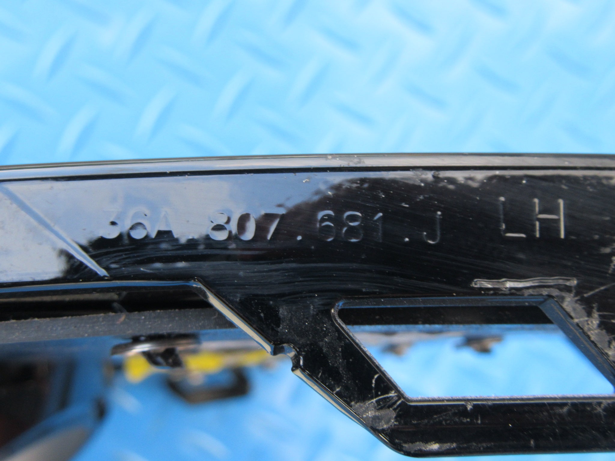 Bentley Bentayga left front bumper grille black #2326