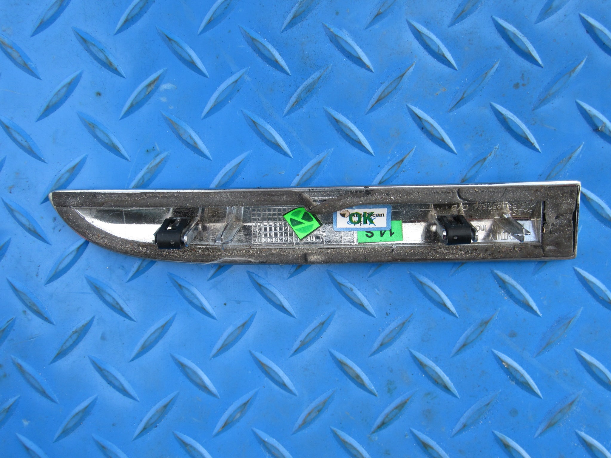 Bentley Continental Flying Spur right fender chrome trim #2307