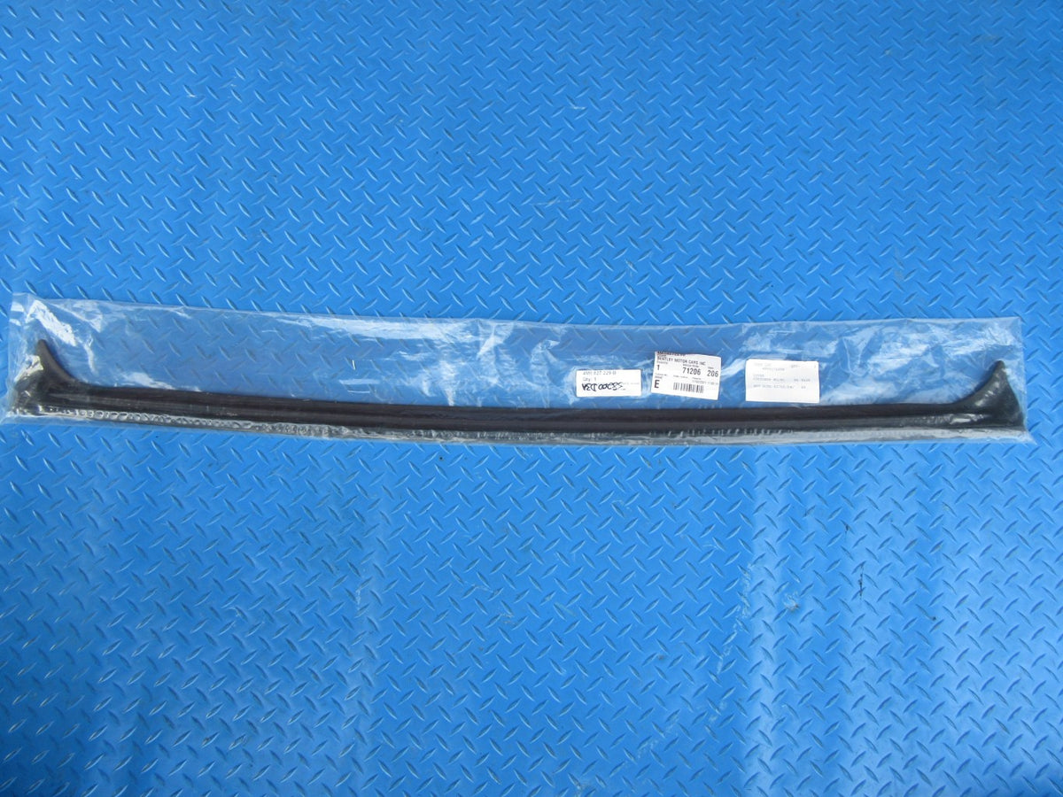 Bentley Bentayga upper trunk weatherstrip gasket #0666