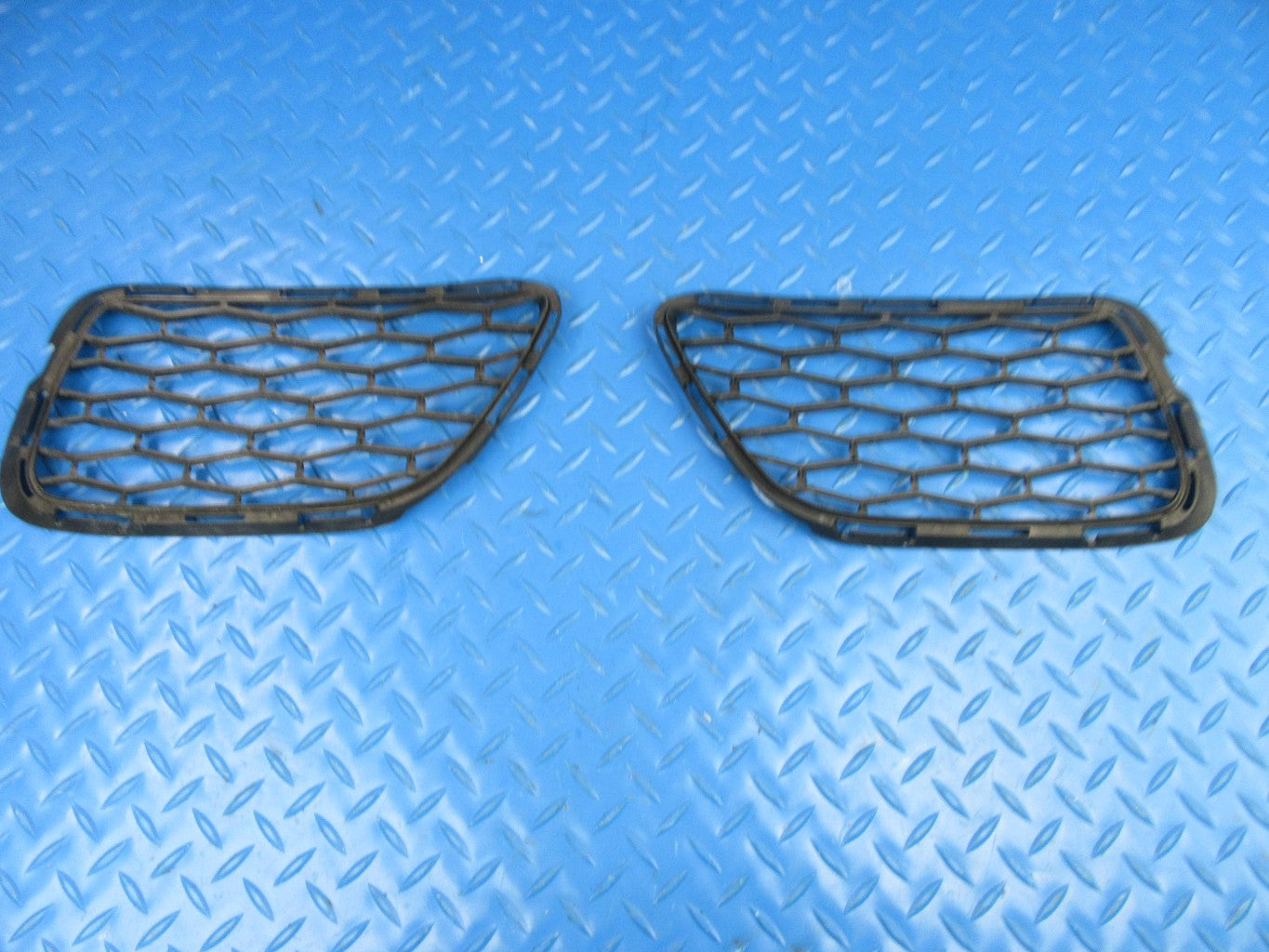 Maserati Quattroporte front bumper grille #9103