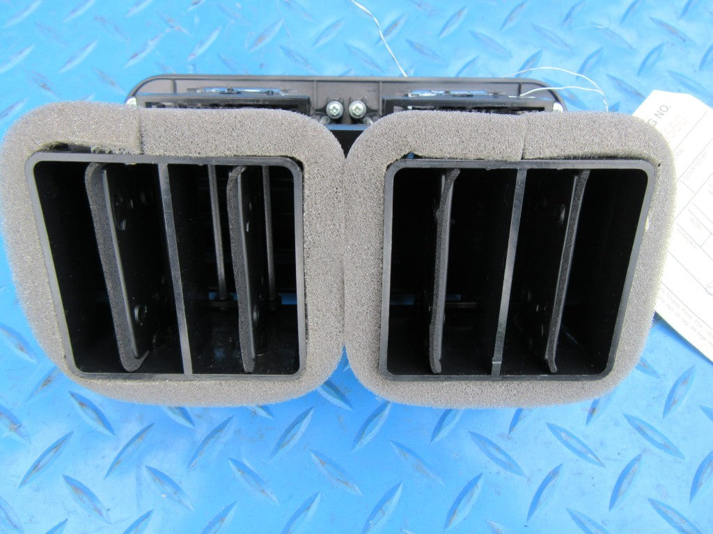 Maserati GranCabrio rear air vent #5550