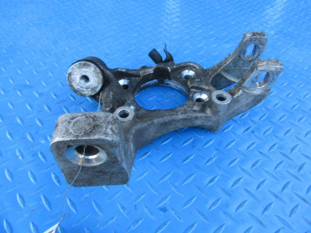 Bentley Flying Spur GT right rear suspension spindle knuckle #8019