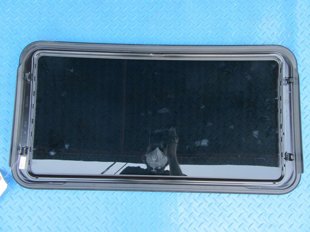 Maserati Ghibli Quattroporte sun roof glass #8215