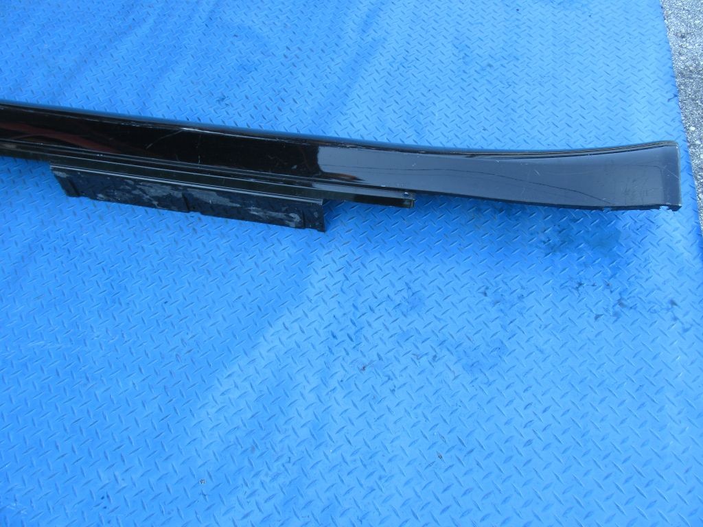 Maserati Quattroporte left driver side skirt rocker panel #8325