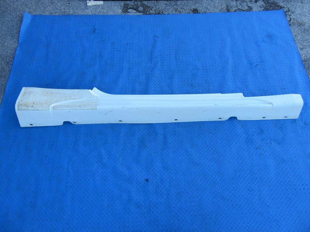 Maserati GranTurismo right passenger side skirt rocker panel #8326