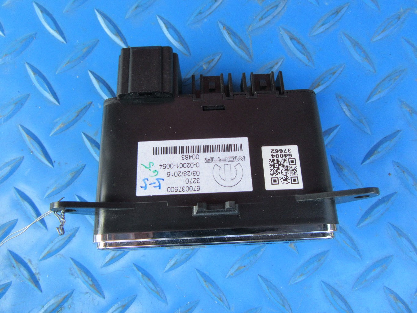 Maserati Levante aux auxiliary USB plug port #1688