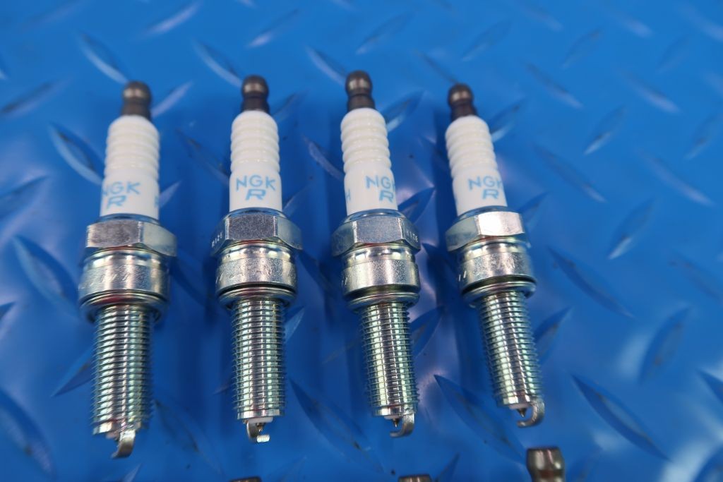 Maserati GranTurismo Quattroporte ignition coils & Ngk spark plugs #9925