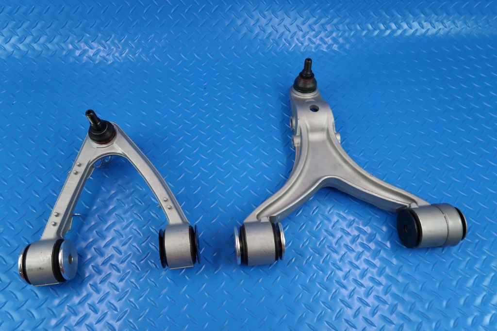 Maserati Quattroporte Granturismo right front suspension control arms 9928