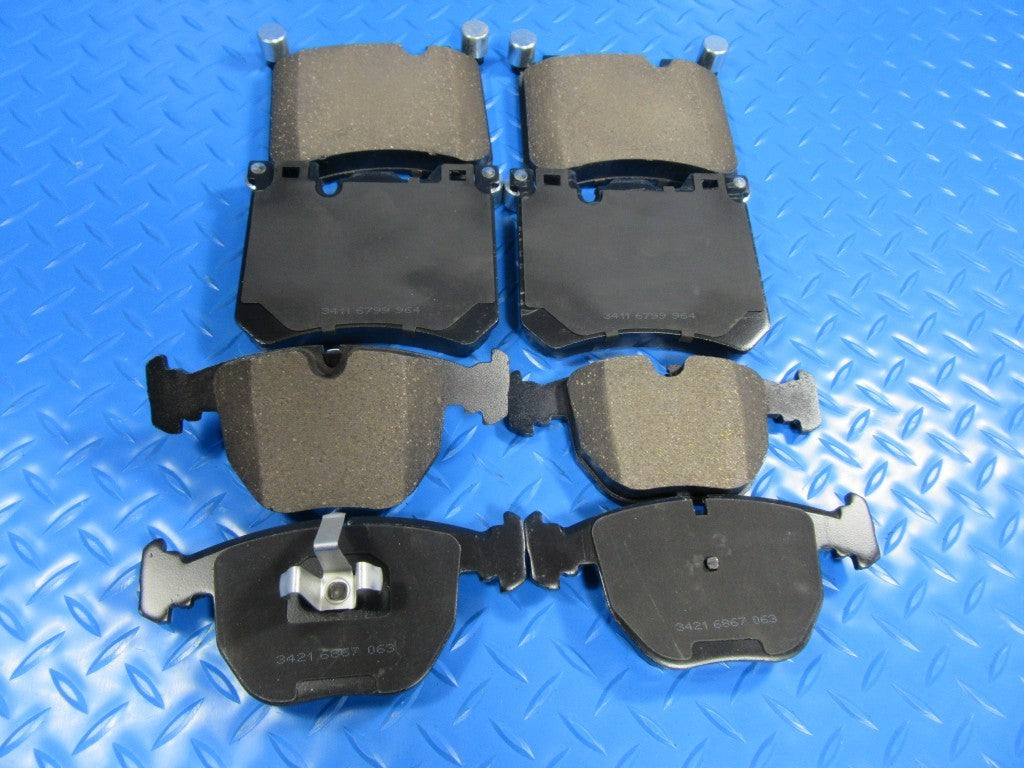 thumbnail image 2 of TopEuro Premium Front & Rear Brake Pad Set For Maserati Quattroporte GTS V8 (Semi-Metallic, 8-Piece Kit #7050) 2 of 4