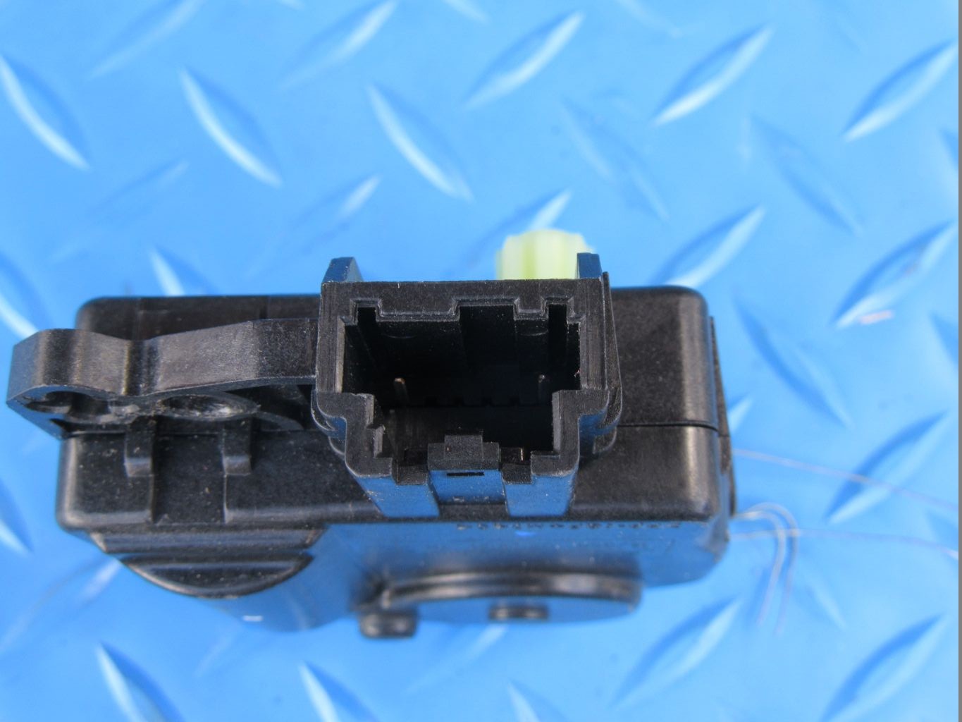 Maserati Ghibli Quattroporte Levante air door flap actuator #8616