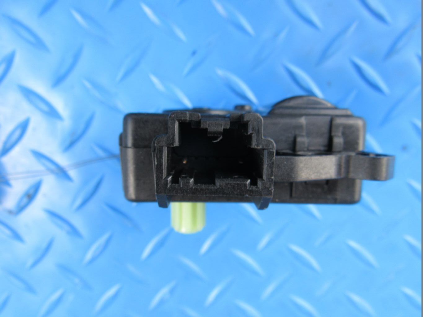 Maserati Ghibli Quattroporte Levante air door flap actuator #8610