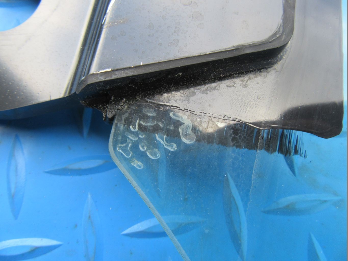 Maserati Quattroporte left rear door window glass #8757