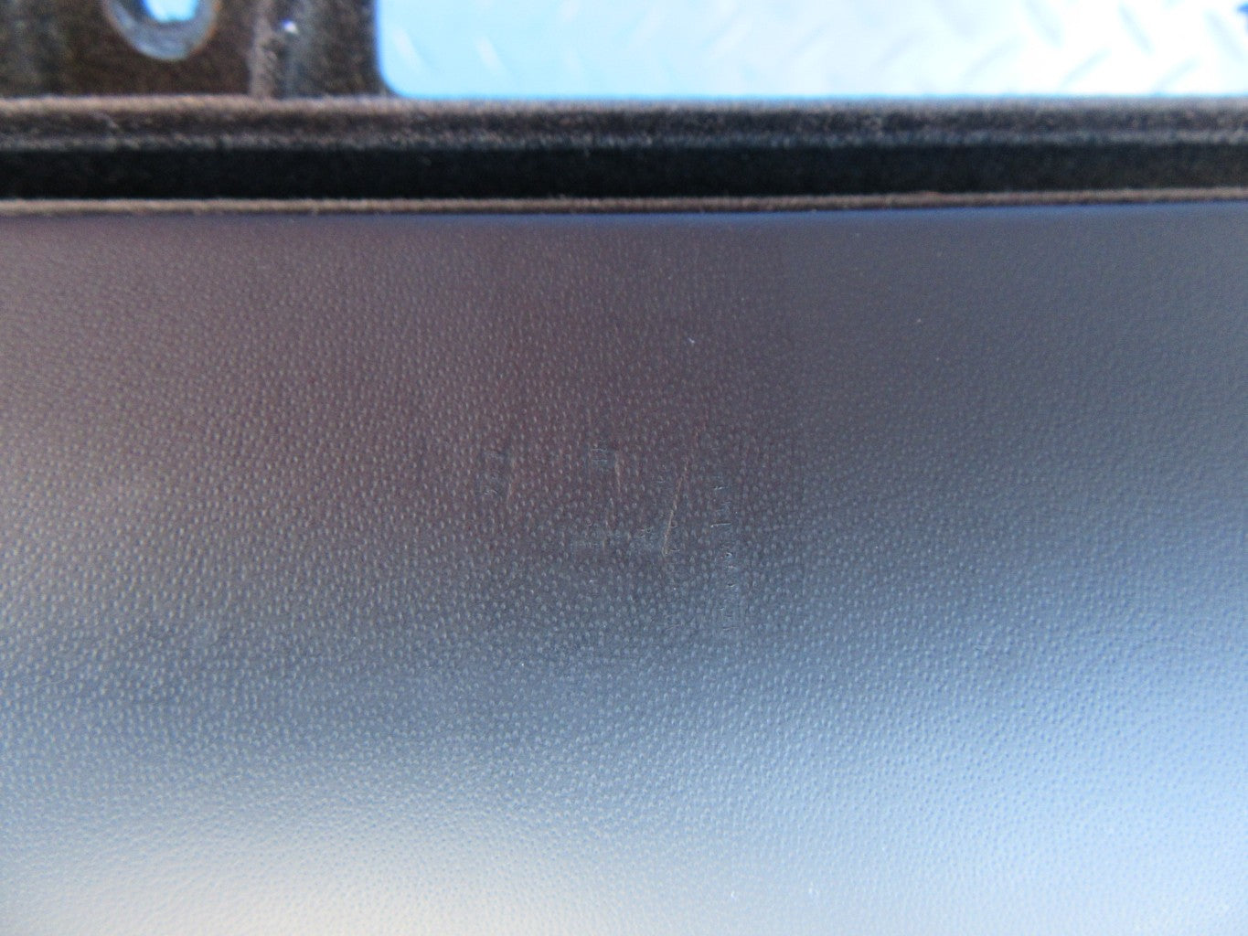 Maserati Quattroporte dashboard glove compartment box black #2690