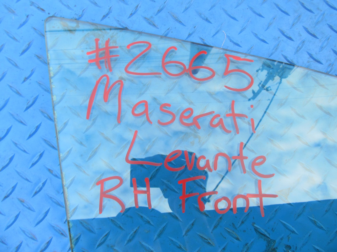 Maserati Levante right front door window glass #2665